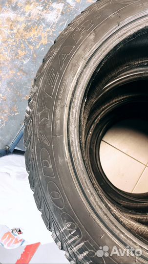 Goodyear UltraGrip Extreme 215/55 R17 94T