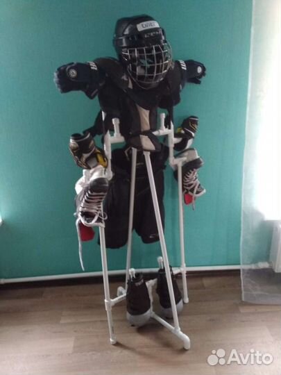 Вешалка для хоккейной формы напольная