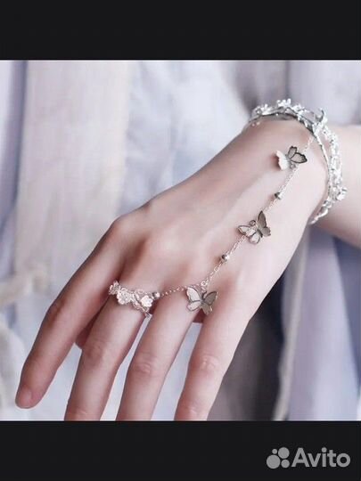 Браслет с бабочками