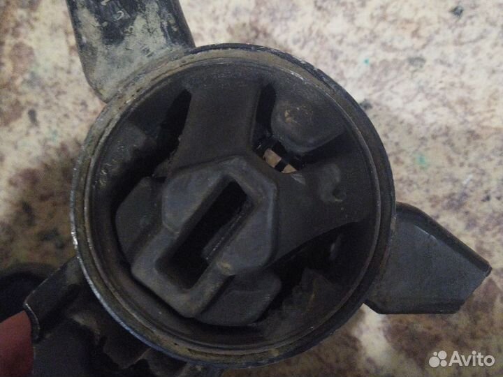 Подушка двигателя левая kia sportage