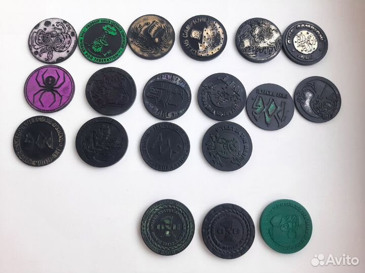 Фишки mortal combat и карточки Скуби Ду