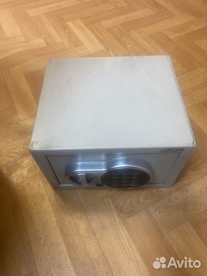 Сейф металлический