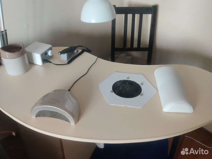 Маникюрный стол