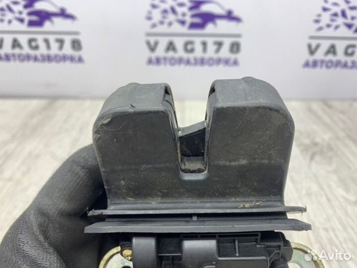 Замок багажника Audi A6 C6 caha 2.0 TDI 2011