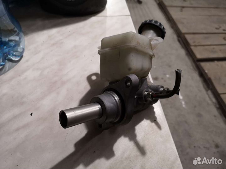 Главный тормозной цилиндр mitsubishi outlander 3