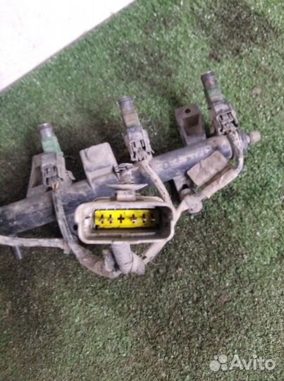 Топливная рампа Peugeot Partner KFW 2006