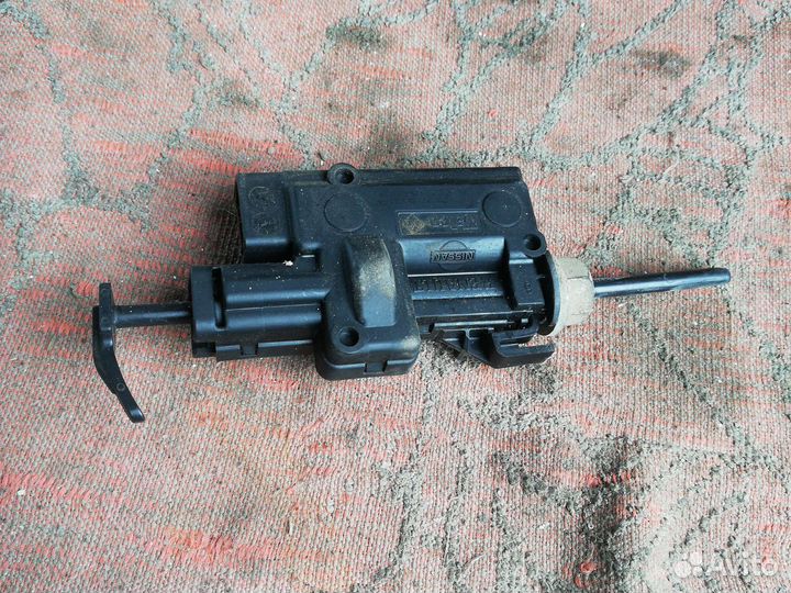 Привод лючка бензобака Рено Меган 2