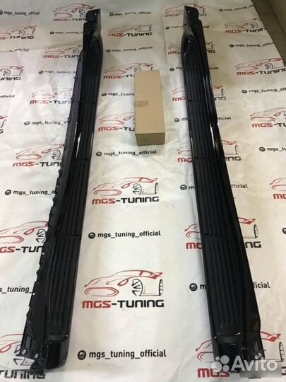 Пороги на Toyota Land Cruiser 200 подсветка черные