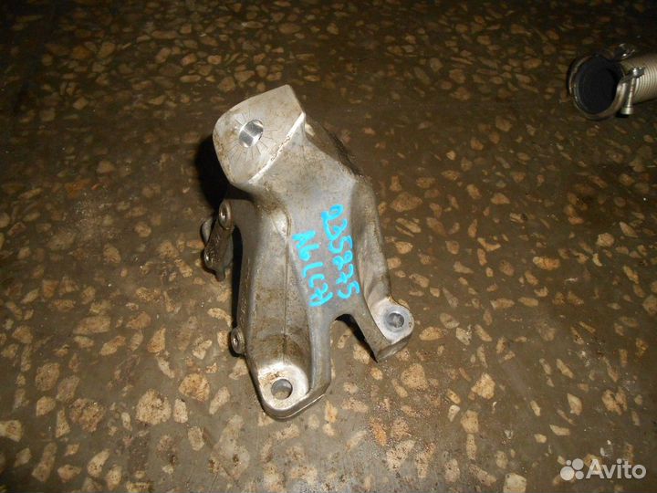 Кронштейн опоры двигателя левый (Audi A6)
