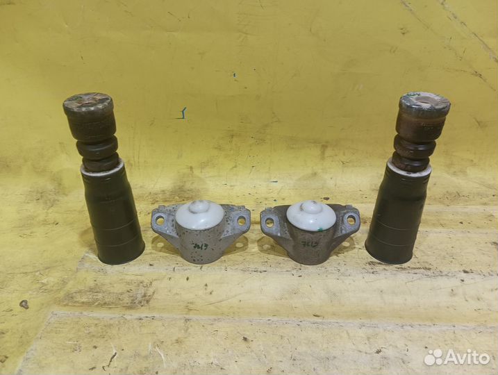 Опора заднего амортизатора Audi A4 B9 2015