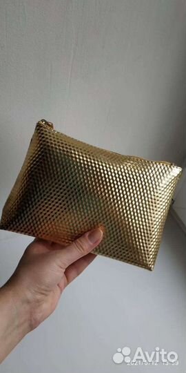 «Косметичка Avon золотого цвета»