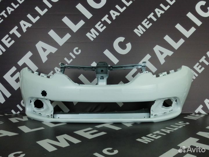 Бампер Рено Логан 2014 / в цвет с птф передний