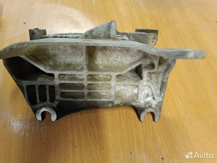 Опора кпп Renault Scenic 3 минивэн К9К832 2010