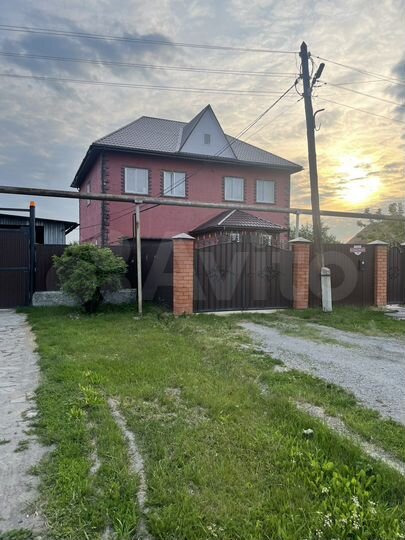 Коттедж 231 м² на участке 8 сот.