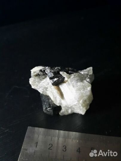 Шерл черный турмалин магический камень