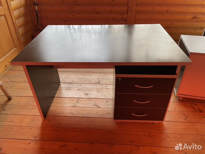Стол с тумбой письменный, компьютерный, офисный