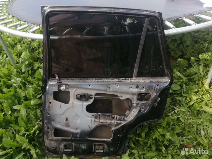 Дверь нехиа правий задний чёрный