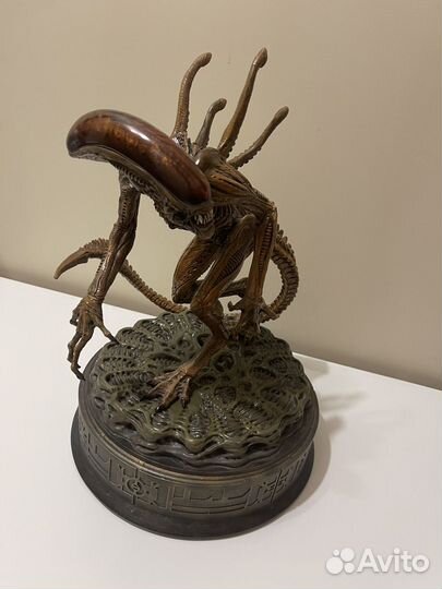 Sideshow Alien Resurrection statue