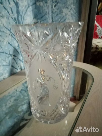 Большая хрустальная ваза для цветов