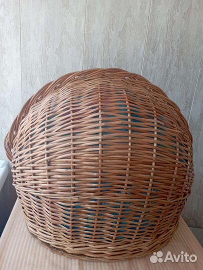 Плетеная лежанка-корзина для животных