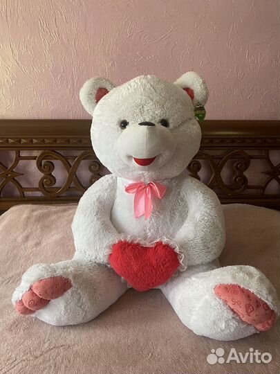 Плюшевый медведь с сердцем 90 см
