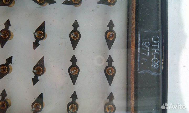 Модель молекулярного строения магнита. 1977г