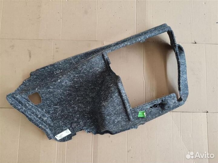 Обшивка багажника правая BMW 3-серия E90/E91 2004