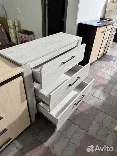 Камод моника