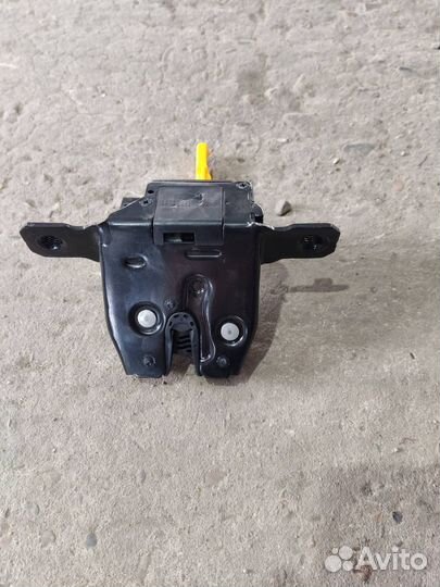 Замок двери багажника Geely Coolray