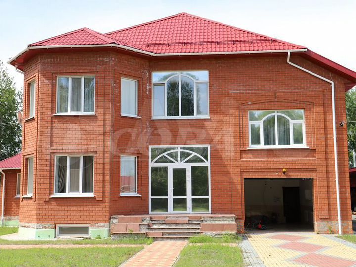 Коттедж 370 м² на участке 20 сот.