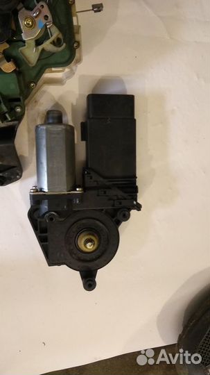 Фольксваген Пассат б5+ замок двери З. Л