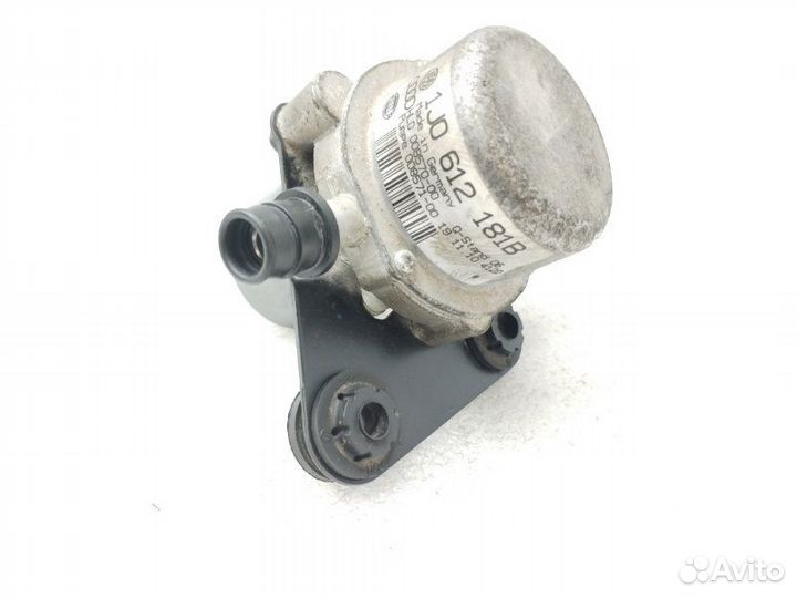 Насос вакуумный Volkswagen Polo 5 2010