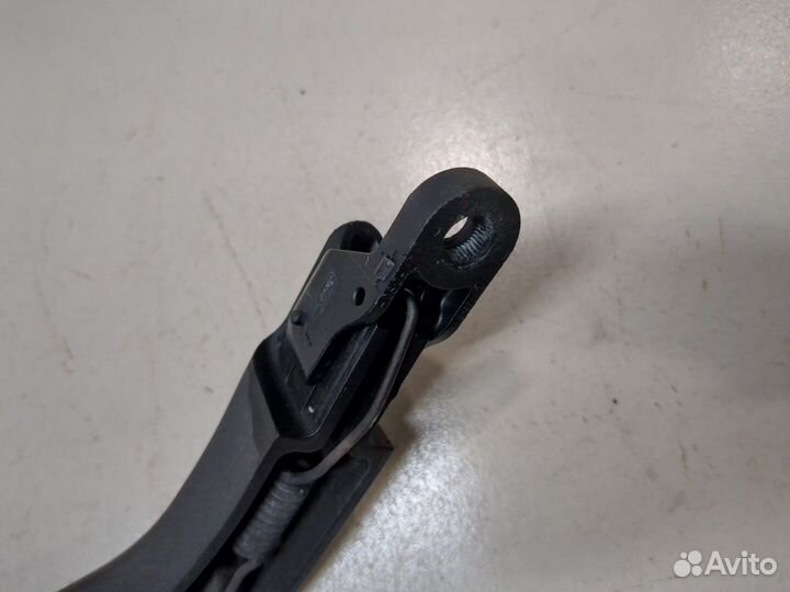 Щеткодержатель левый задний Toyota Yaris