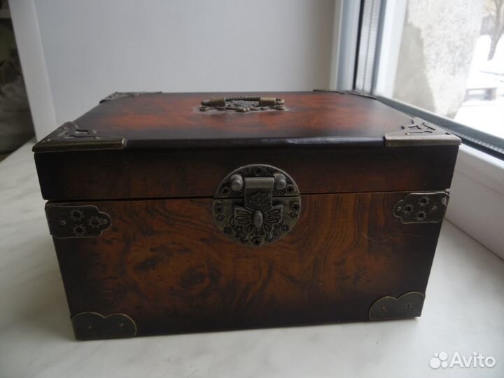 Шкатулка для хранения ювелирных изделий