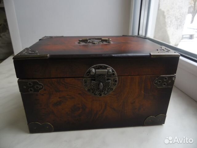 Шкатулка для хранения ювелирных изделий