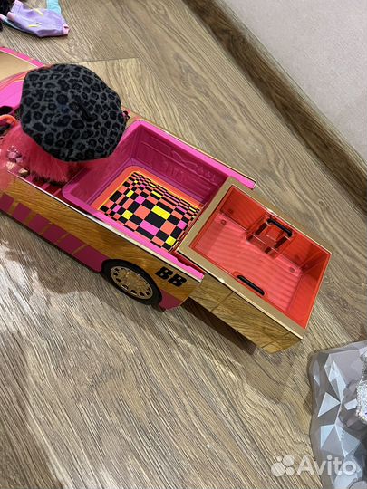 Машина для кукол LOL с бассейном