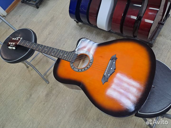 Гитара акустическая с металлическими струнами