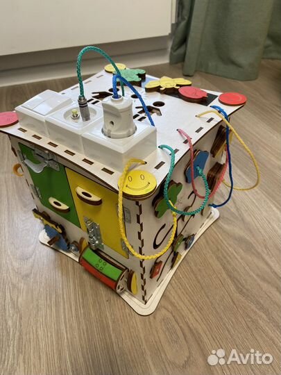 Бизиборд бизикуб iwoodplay со светом