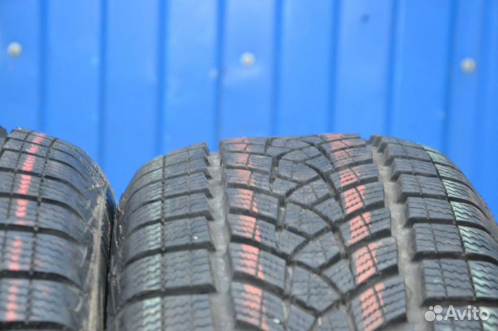 Goodyear UltraGrip Performance Gen-1 215/60 R17 96H