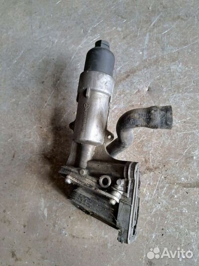 Корпус масляного фильтра на Mercedes W203