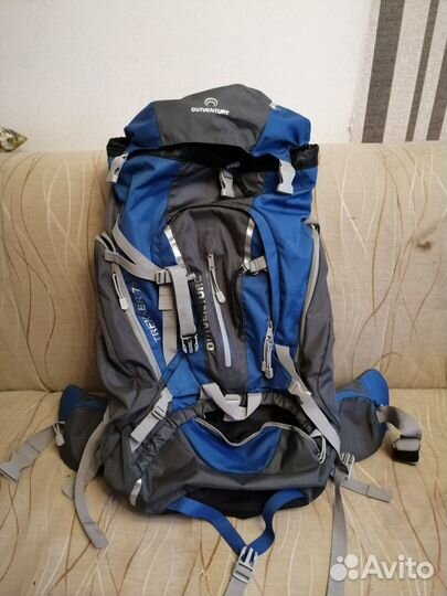 Туристический рюкзак и канистра