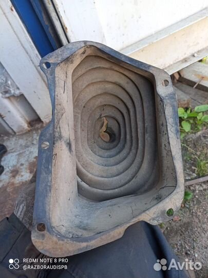 Пыльник правой рулевой тяги Audi 100C3 443863188C