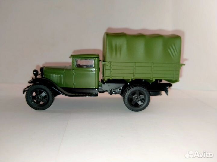 Модель 1/43 газ-аа