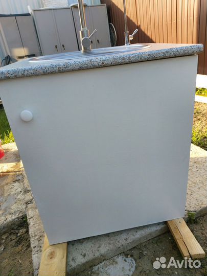 Раковина с тумбой для кухни