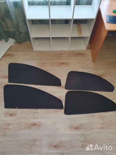 Солнцезащитная шторка trojot