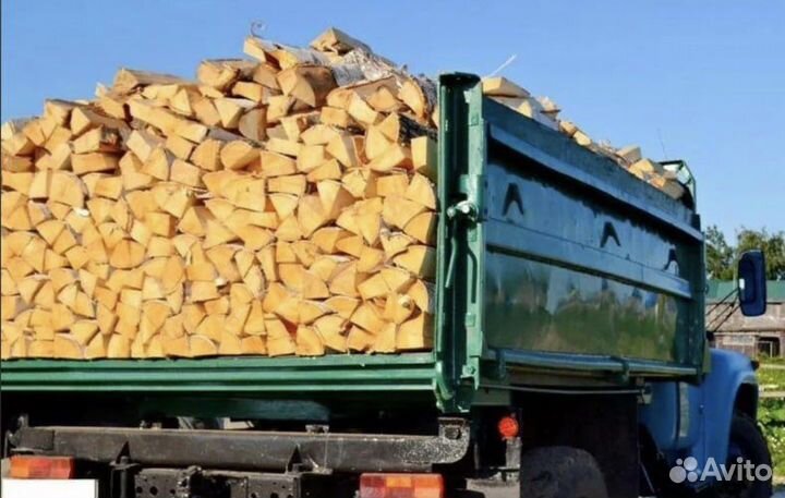 Дрова колотые уложеные