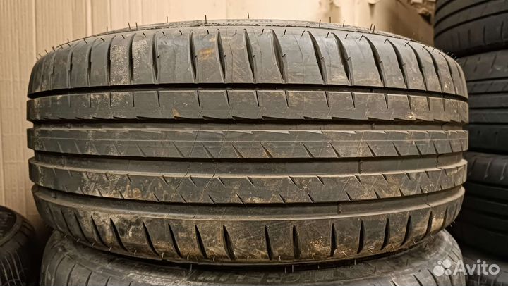 Michelin Pilot Sport 4 225/40 R19