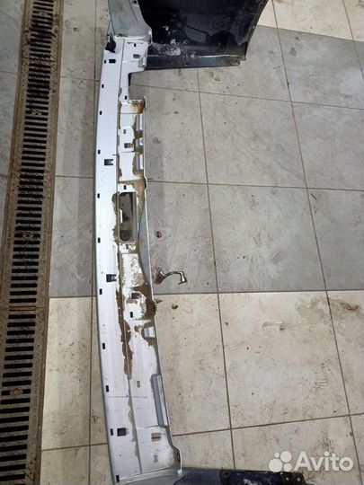 Бампер задний Toyota Land Cruiser 200