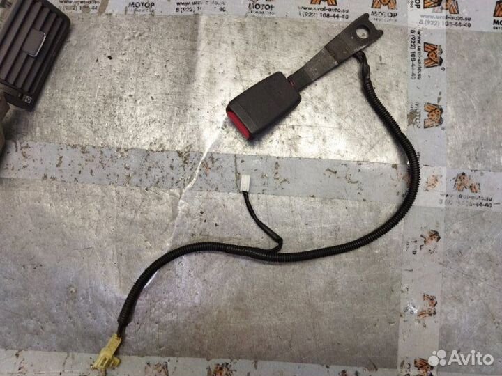 Ответная часть ремня безопасности передняя правая