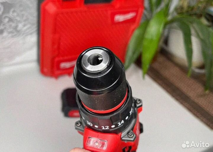 Шуруповерт (Абсолютно новый)